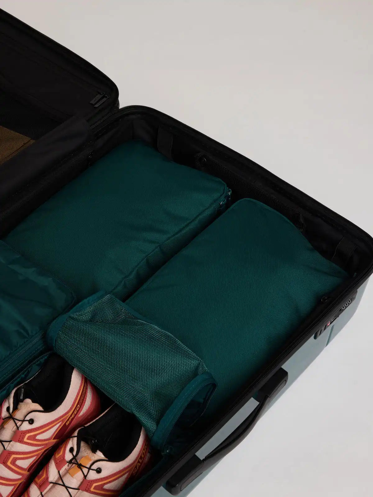 calpaktravelmalls.com