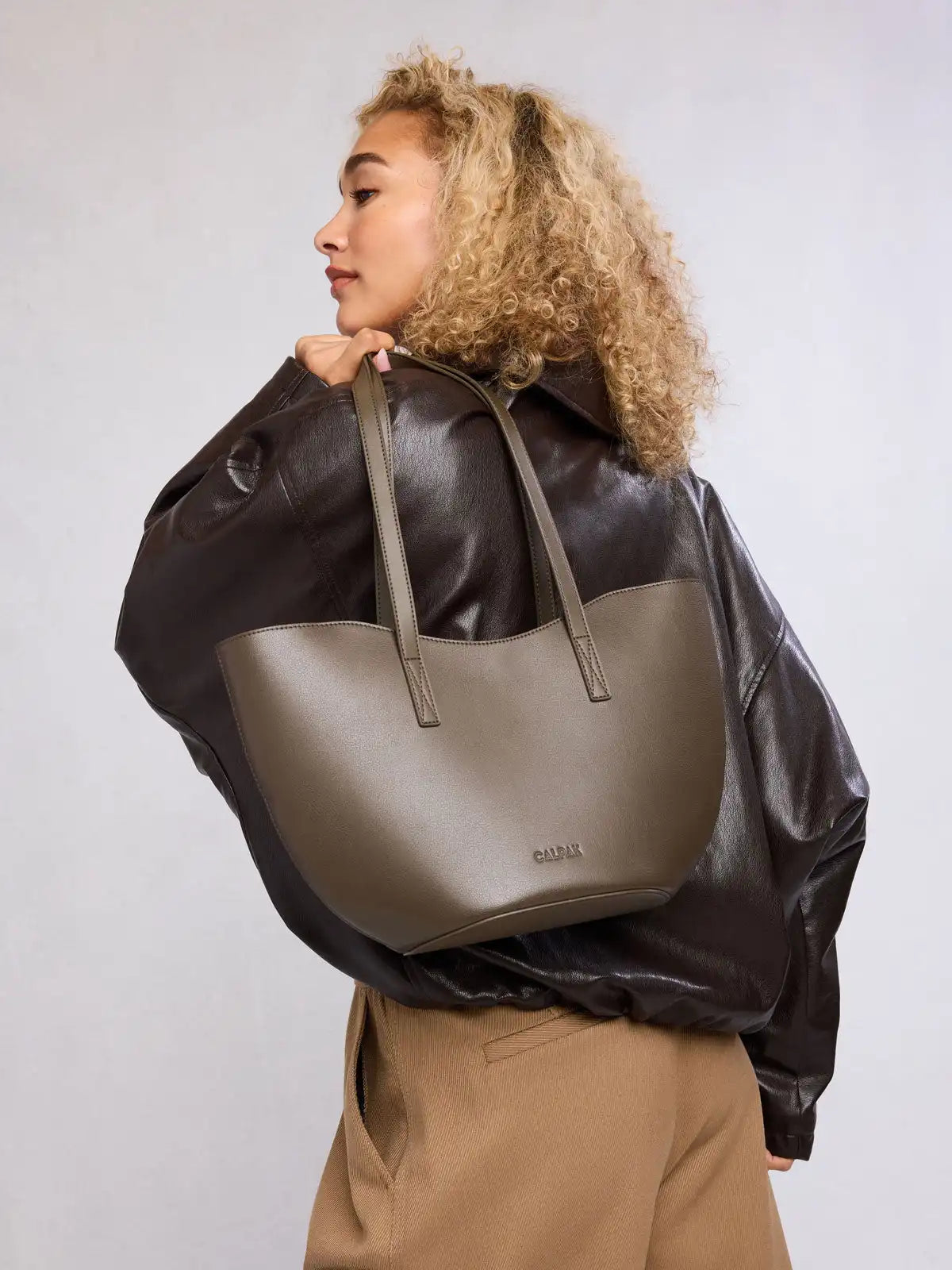 calpaktravelmalls.com