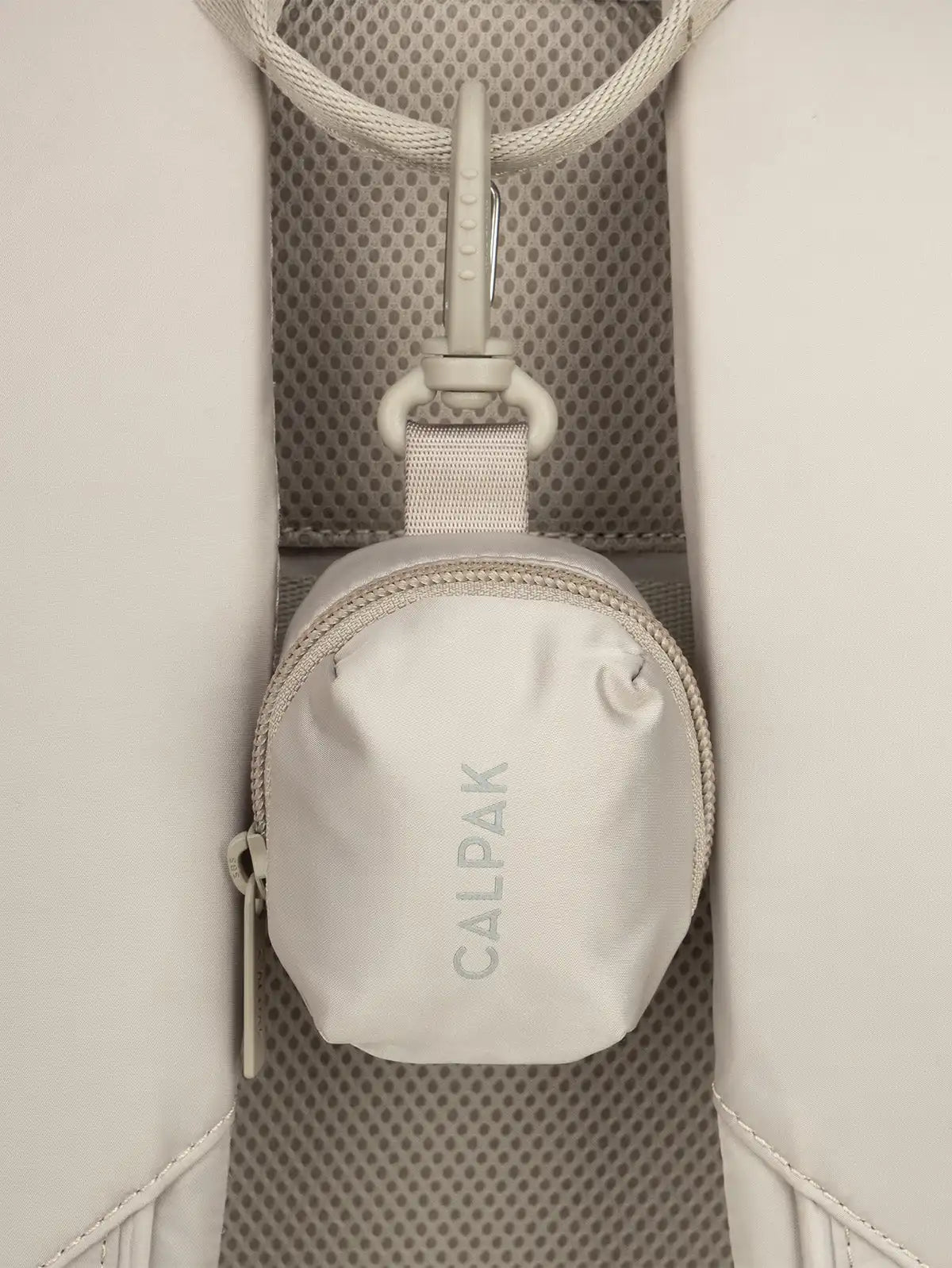 calpaktravelmalls.com