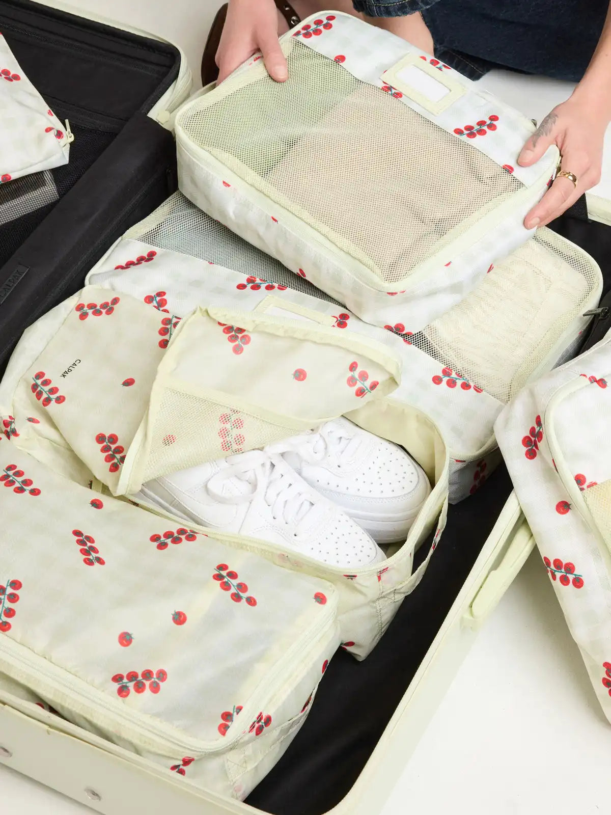 calpaktravelmalls.com