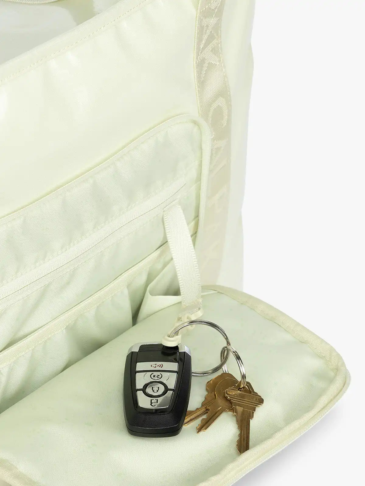 calpaktravelmalls.com