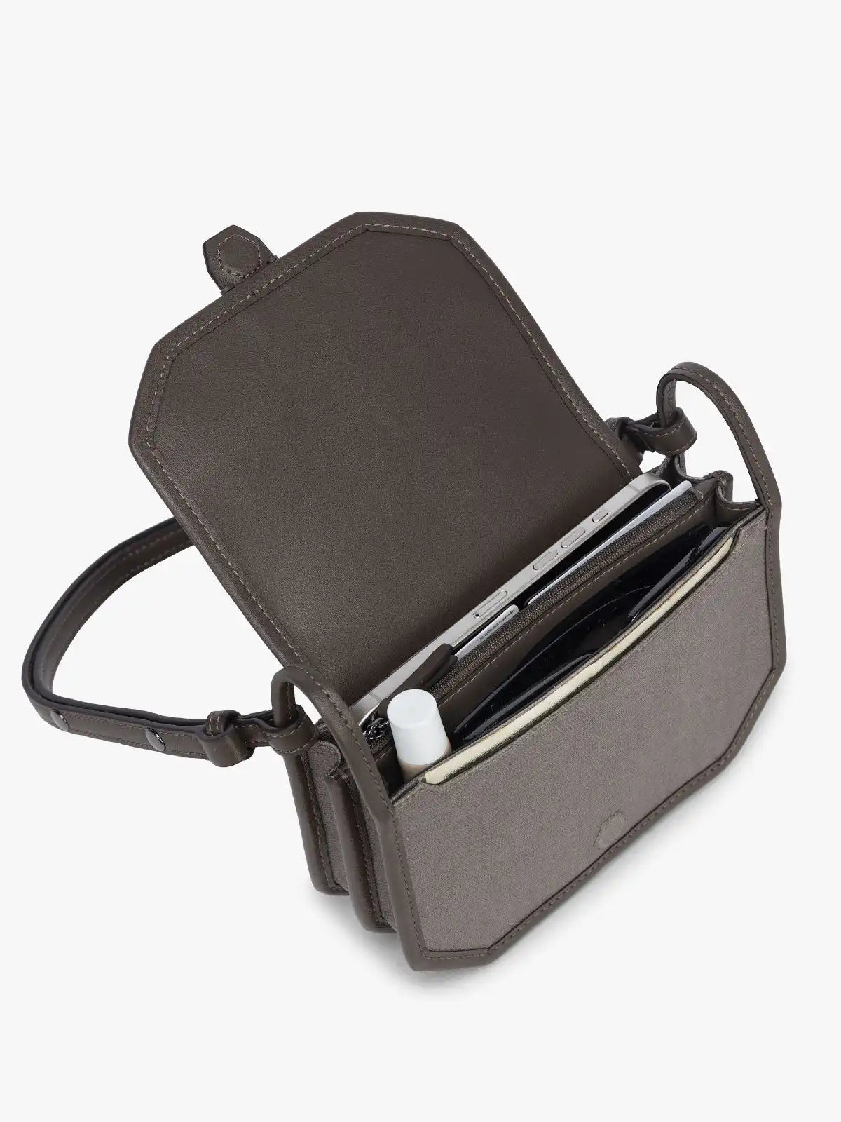 calpaktravelmalls.com